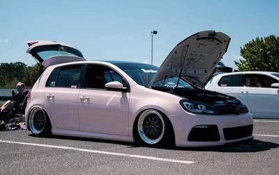 屬于大眾粉的夏季狂歡季 2017大眾WATERFEST汽車改裝展與新能源汽車?yán)顺? class=